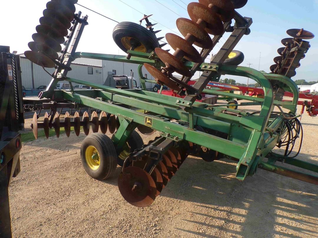 Image of John Deere 235 Primary image