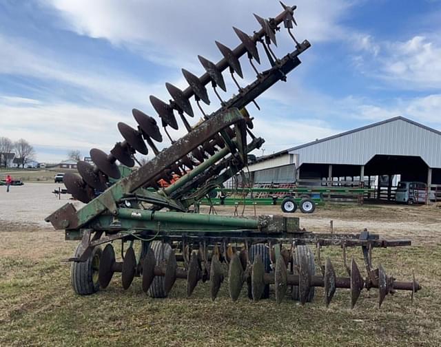 Image of John Deere 235 equipment image 3