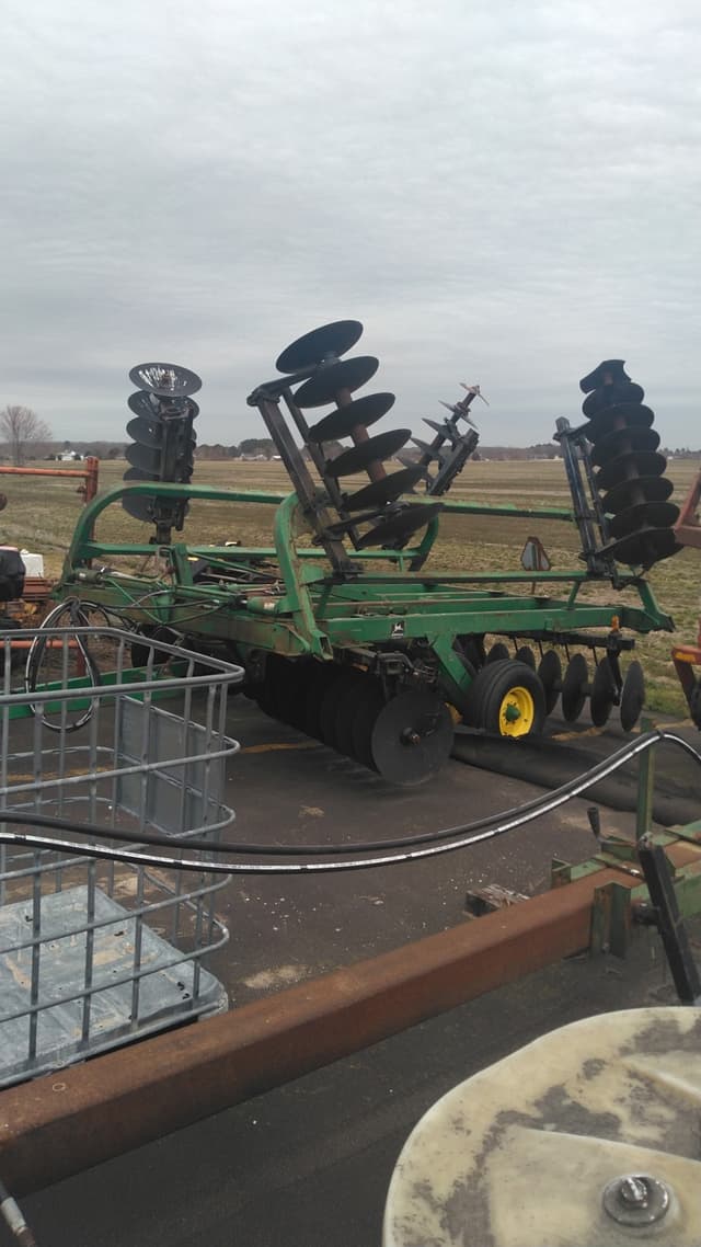 Image of John Deere 235 equipment image 2