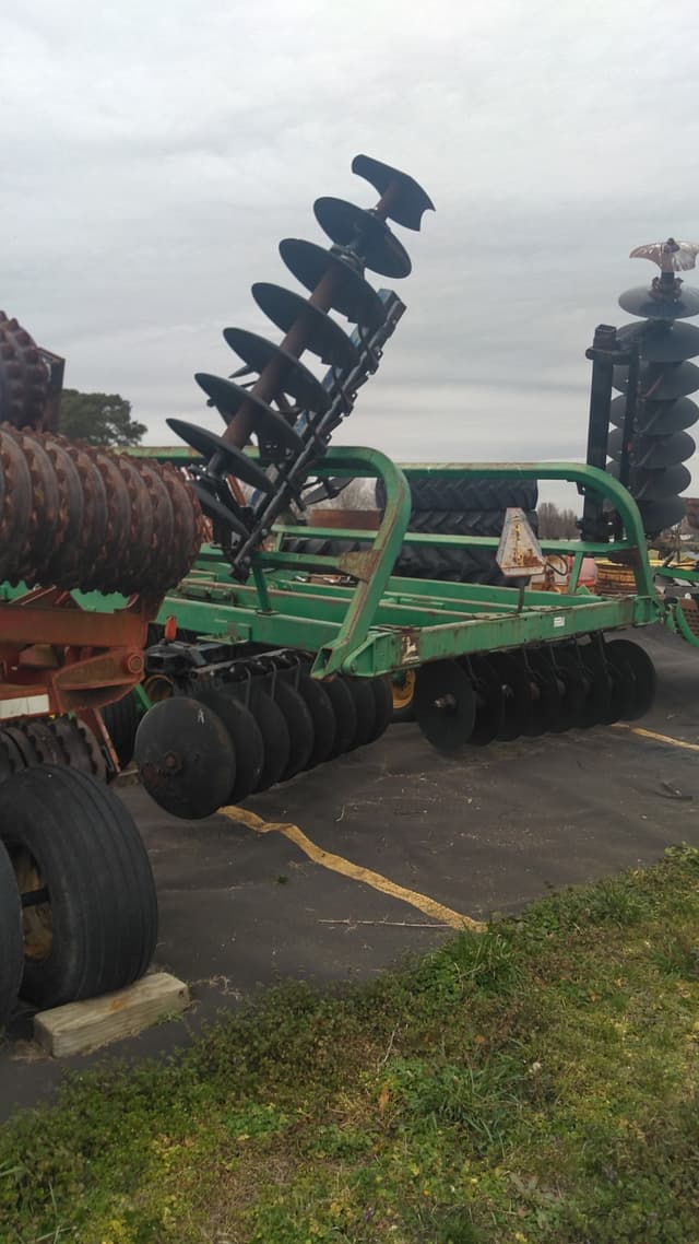 Image of John Deere 235 equipment image 4