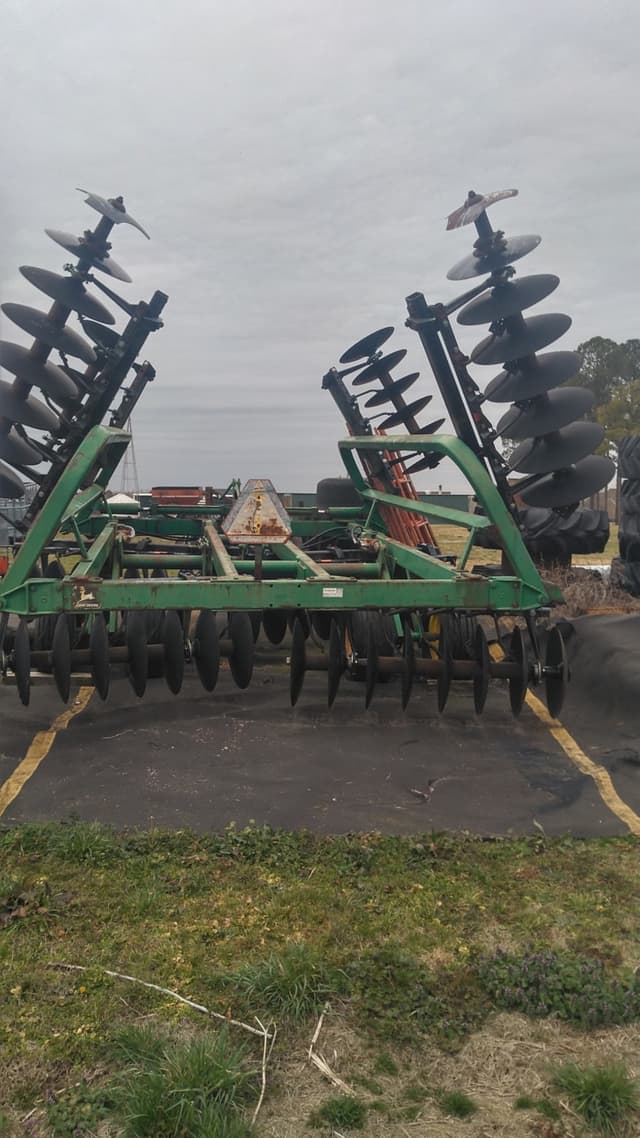 Image of John Deere 235 equipment image 1