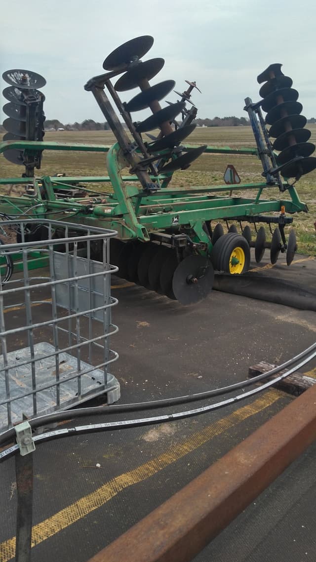 Image of John Deere 235 equipment image 3