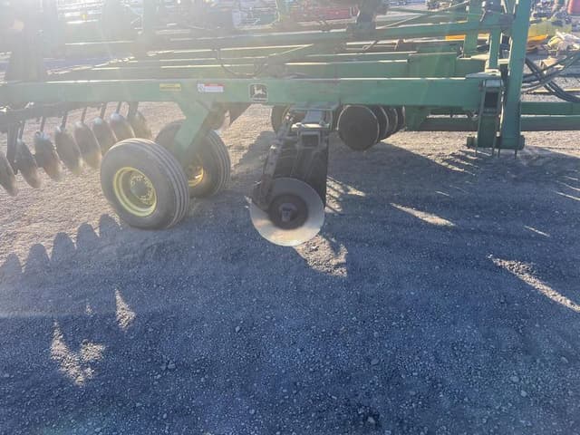 Image of John Deere 235 equipment image 3