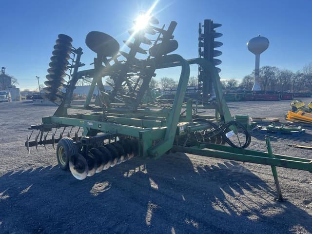 Image of John Deere 235 equipment image 2