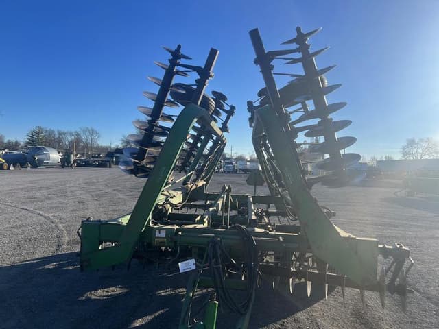 Image of John Deere 235 equipment image 1