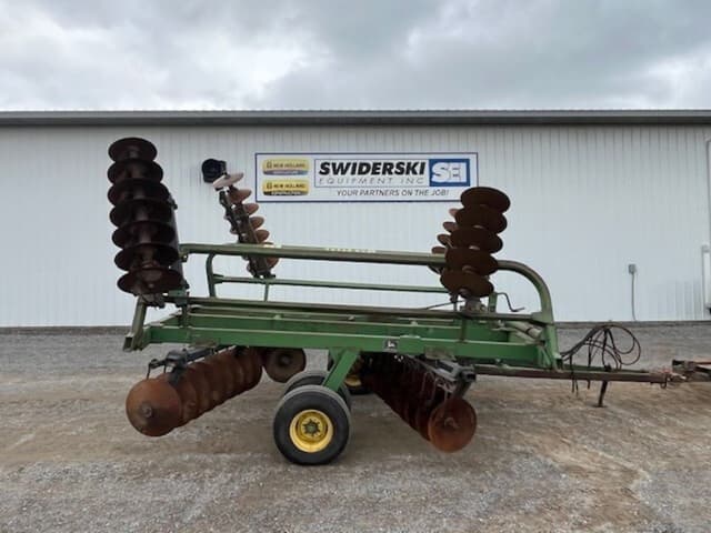 Image of John Deere 235 equipment image 1