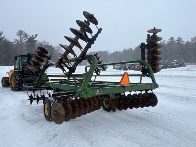 Image of John Deere 235 equipment image 3