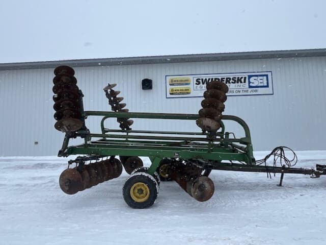 Image of John Deere 235 equipment image 1