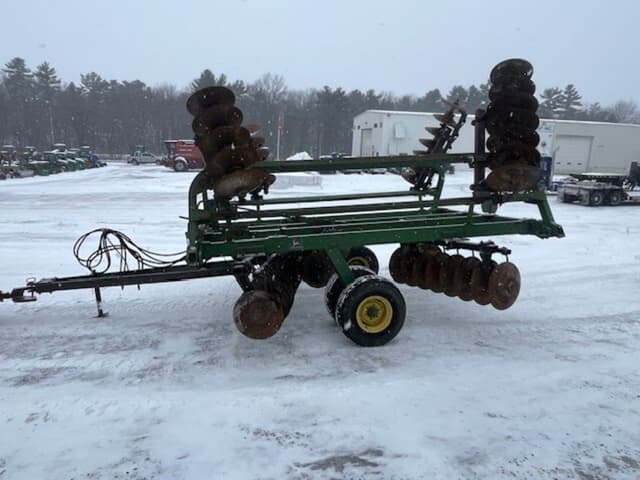 Image of John Deere 235 equipment image 4