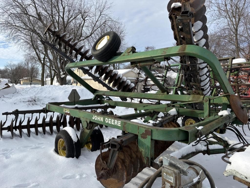 Image of John Deere 235 Image 1
