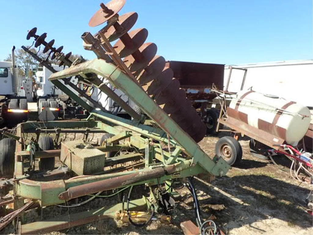 Image of John Deere 235 Image 1