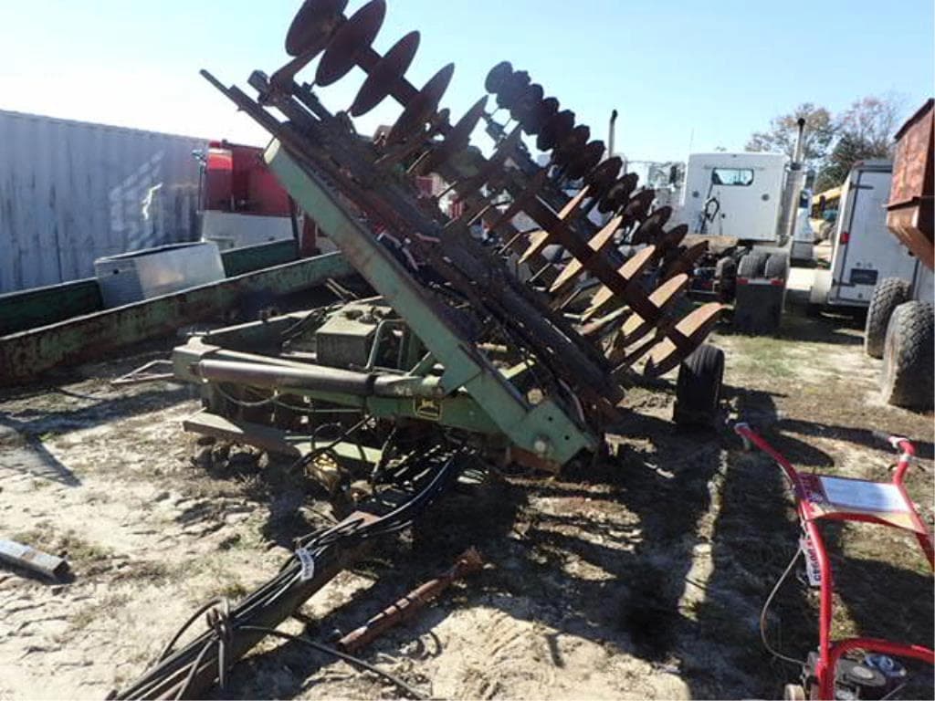 Image of John Deere 235 Image 0