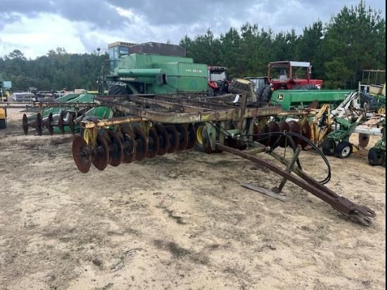 John Deere 235 Equipment Image0