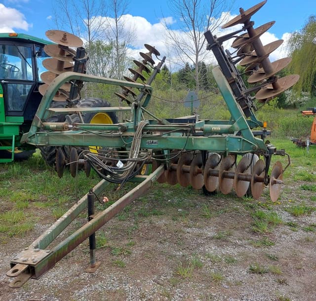 Image of John Deere 235 equipment image 1