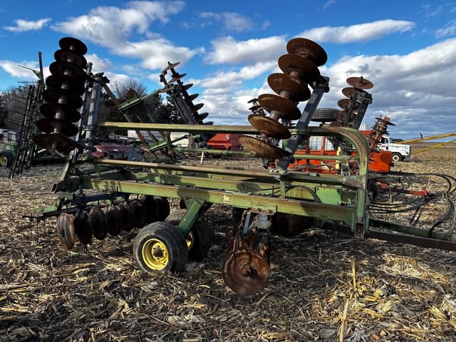 Image of John Deere 235 equipment image 3