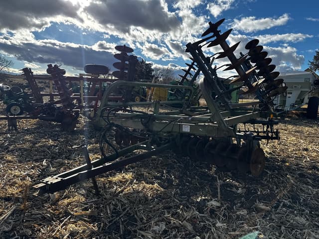 Image of John Deere 235 equipment image 1