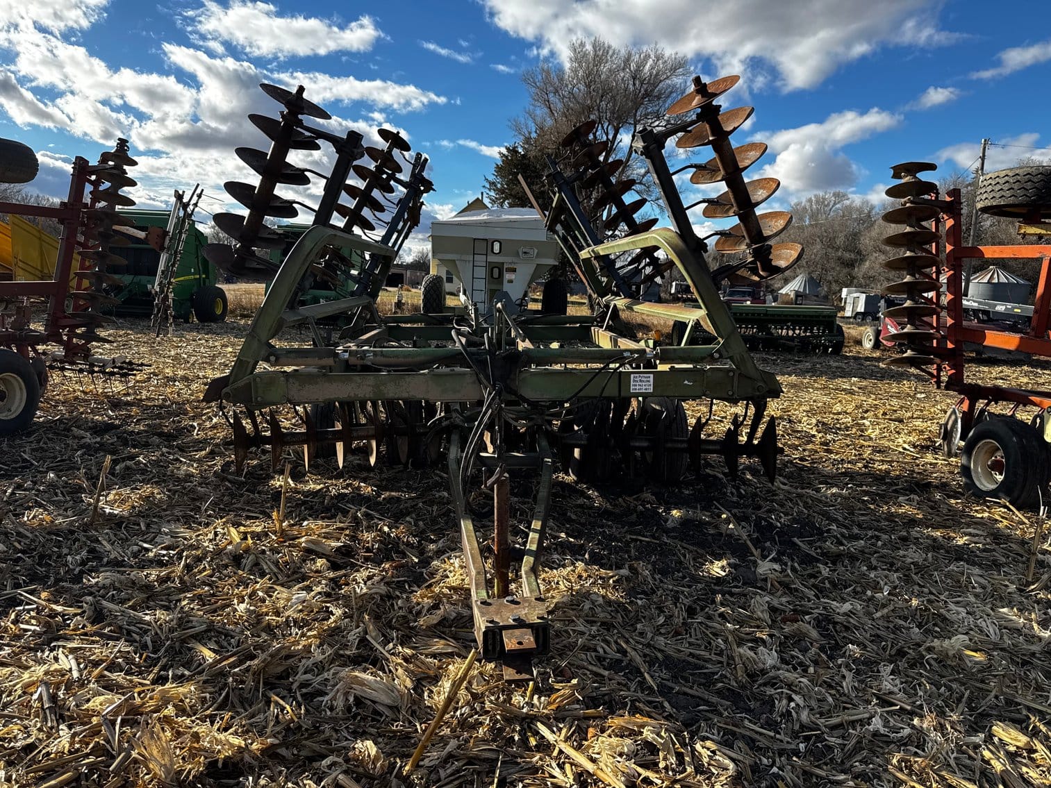 John Deere 235 Equipment Image0