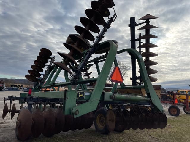 Image of John Deere 235 equipment image 4