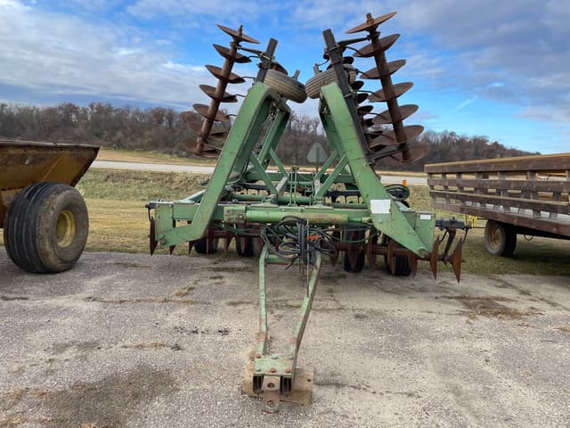 Image of John Deere 235 equipment image 1