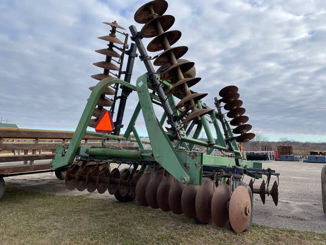 Image of John Deere 235 equipment image 3