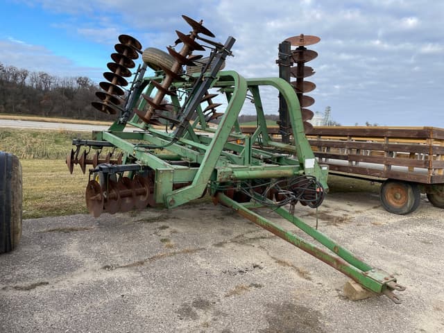 Image of John Deere 235 equipment image 2