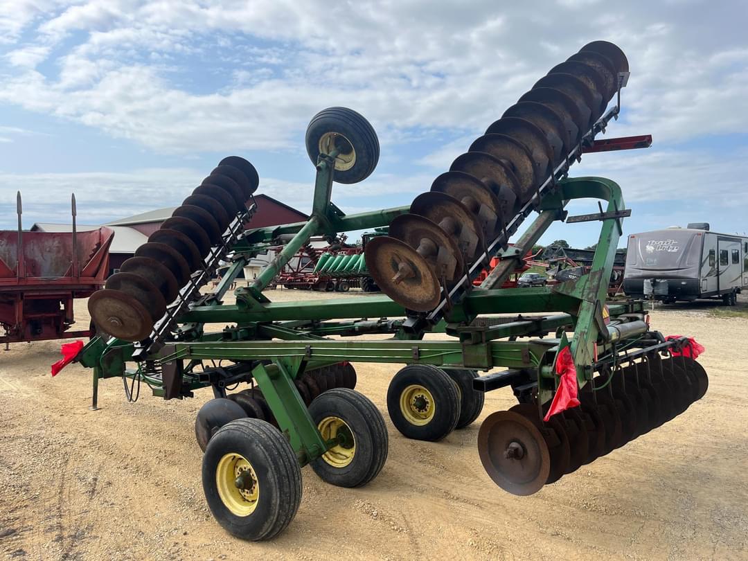 Image of John Deere 235 Image 1