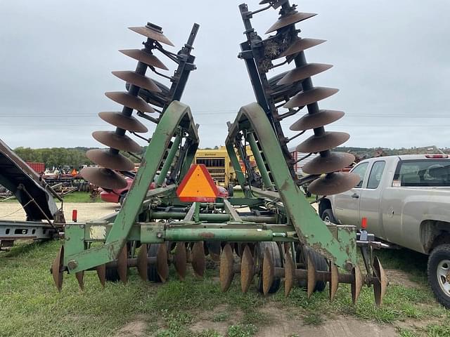 Image of John Deere 235 equipment image 3