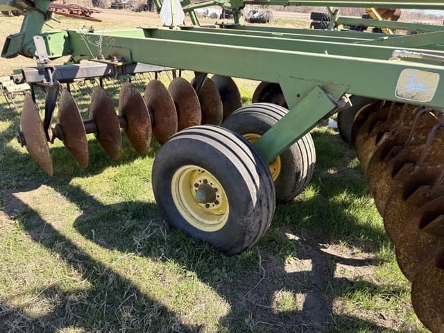 Image of John Deere 235 equipment image 4