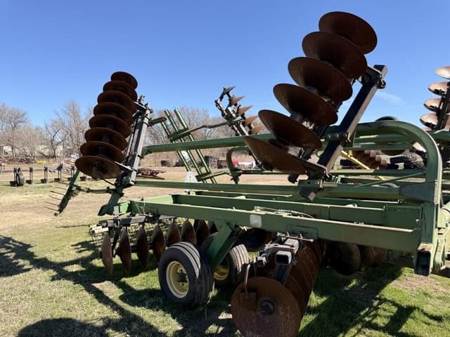 Image of John Deere 235 equipment image 3