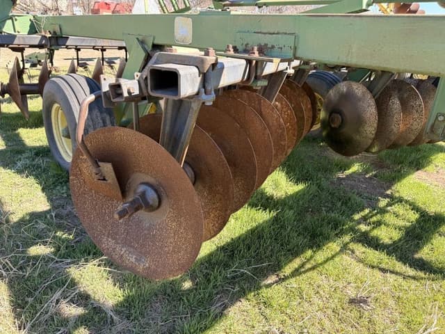 Image of John Deere 235 equipment image 2