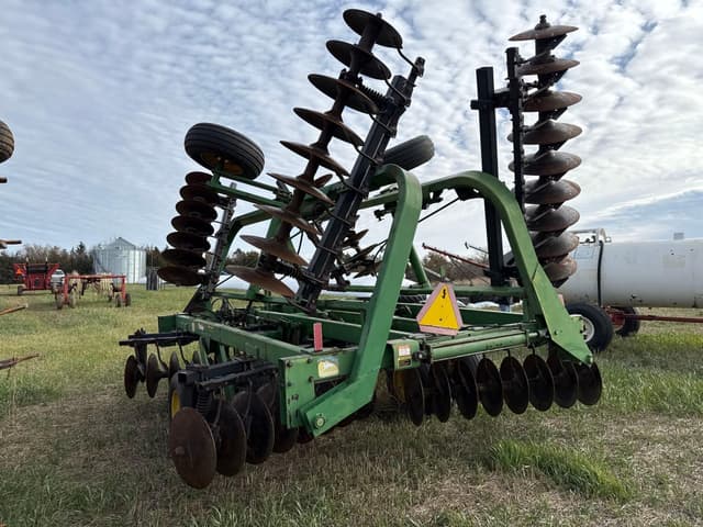 Image of John Deere 235 equipment image 4