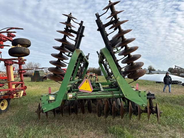 Image of John Deere 235 equipment image 3