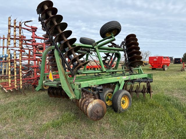 Image of John Deere 235 equipment image 2
