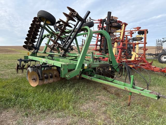 Image of John Deere 235 equipment image 1