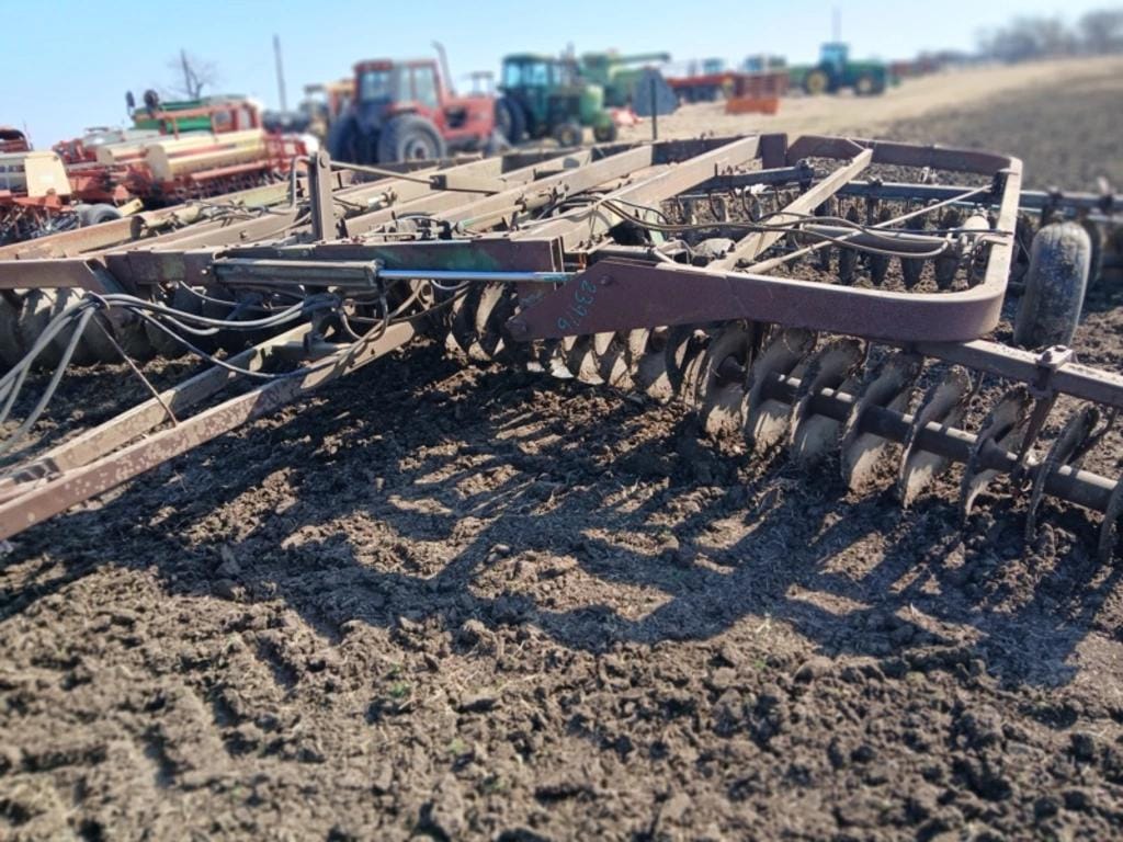 John Deere 235 Equipment Image0