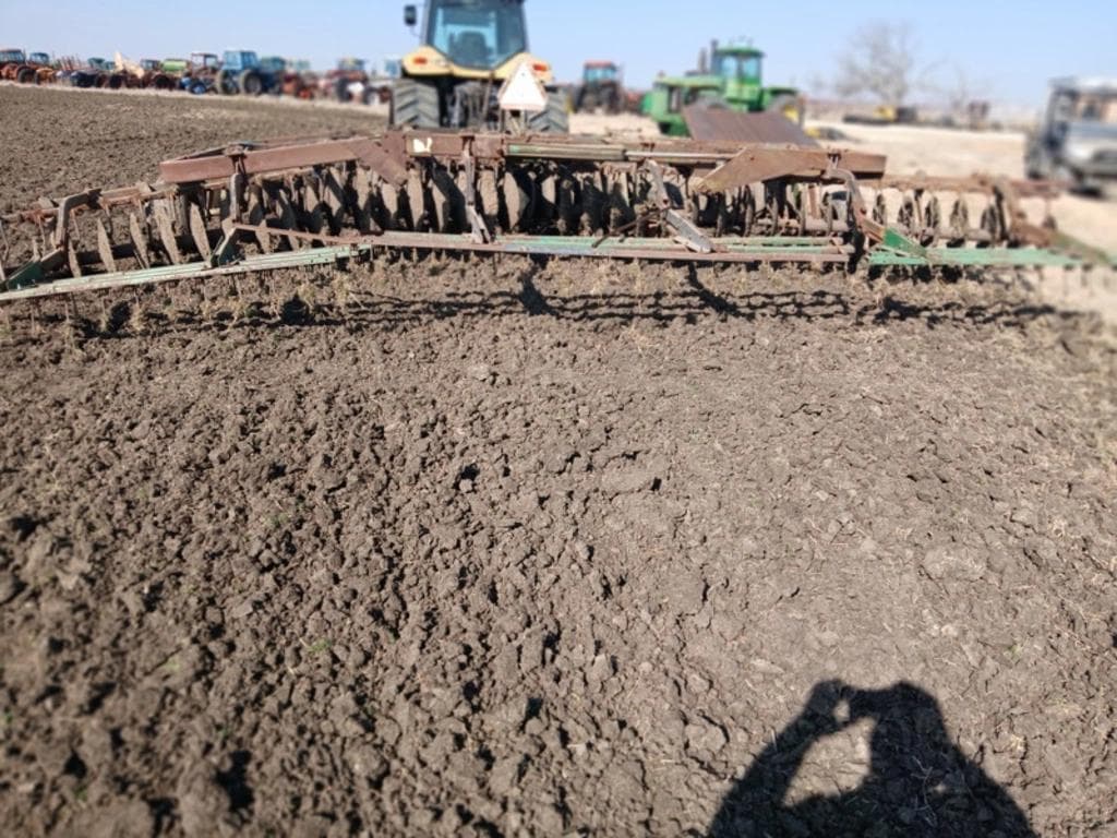 Image of John Deere 235 Image 1