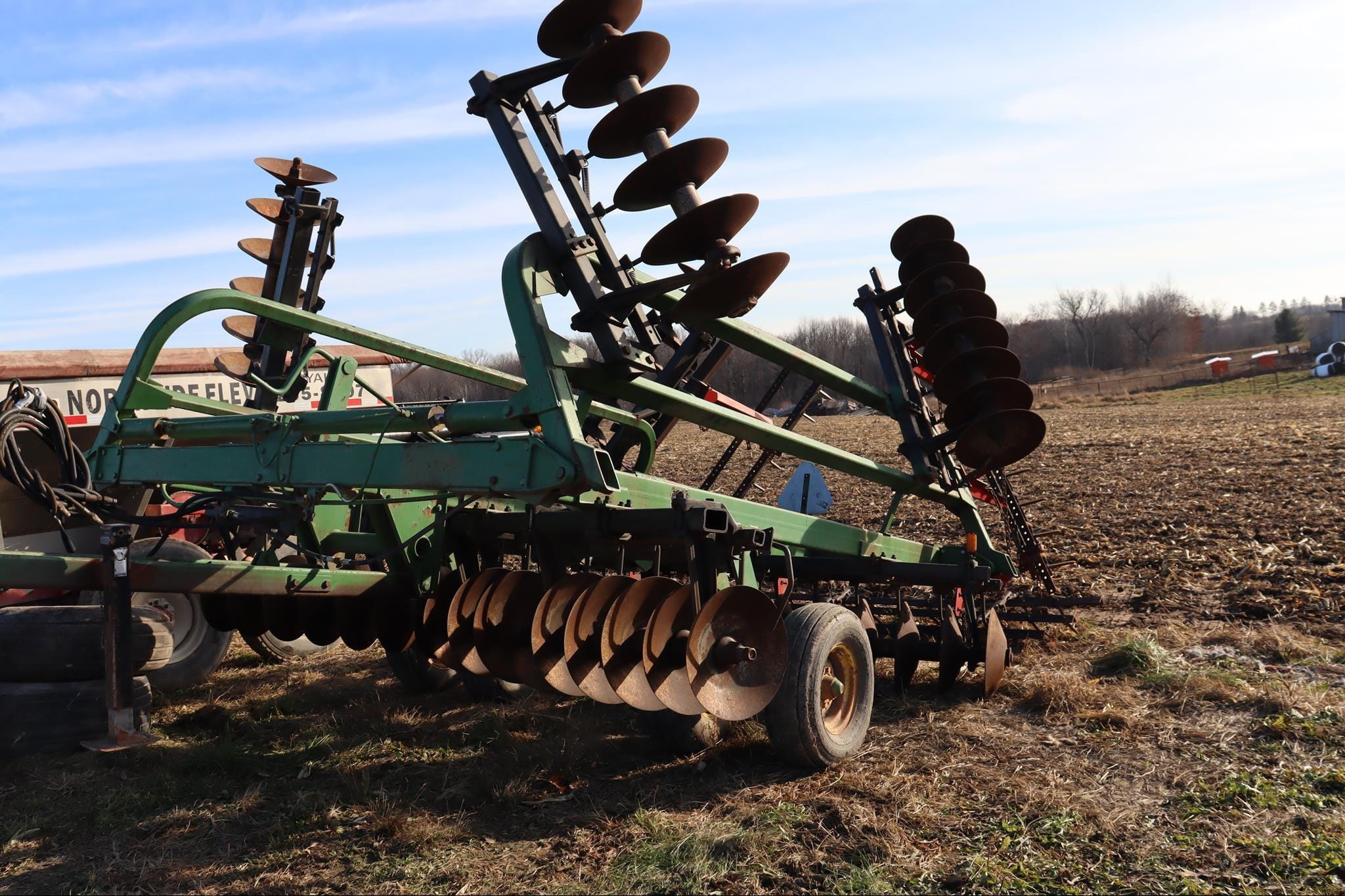 John Deere 235 Equipment Image0