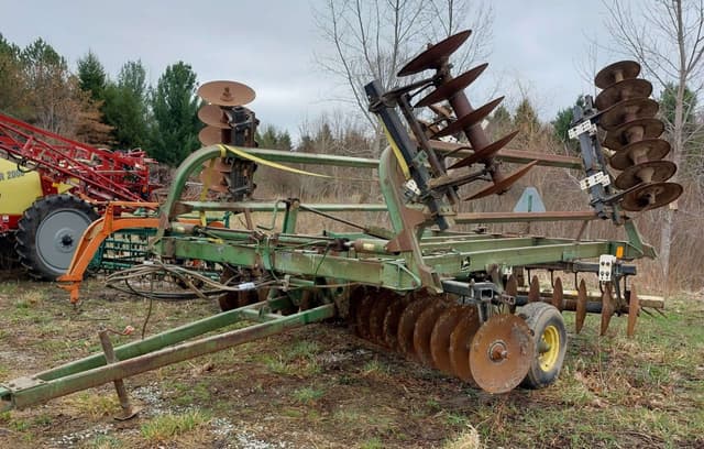 Image of John Deere T0235 equipment image 2