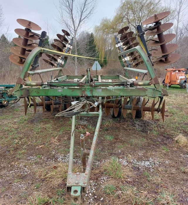 Image of John Deere T0235 equipment image 1