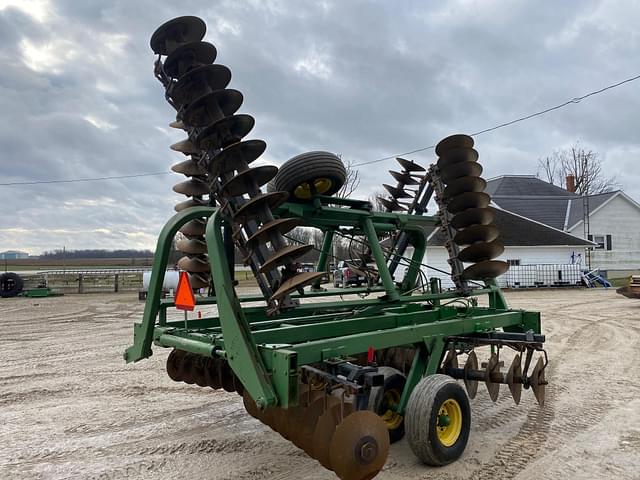 Image of John Deere 235 equipment image 4