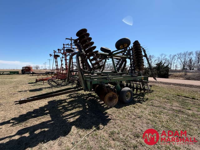 Image of John Deere 235 equipment image 3
