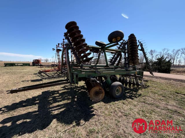 Image of John Deere 235 equipment image 4