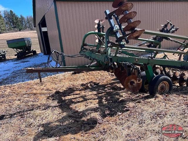 Image of John Deere 235 equipment image 1