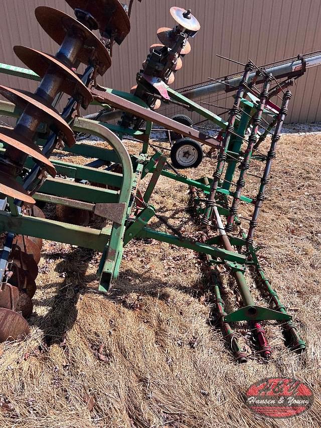 Image of John Deere 235 equipment image 4