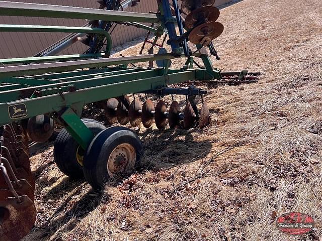 Image of John Deere 235 equipment image 3