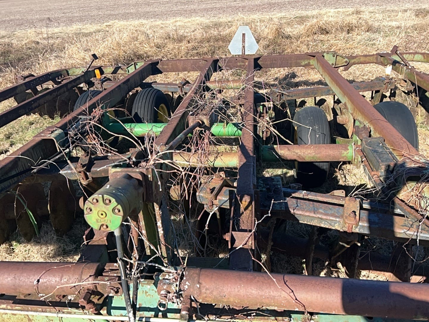 John Deere 235 Equipment Image0