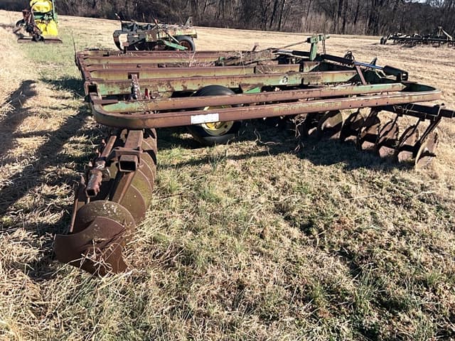 Image of John Deere 235 equipment image 3