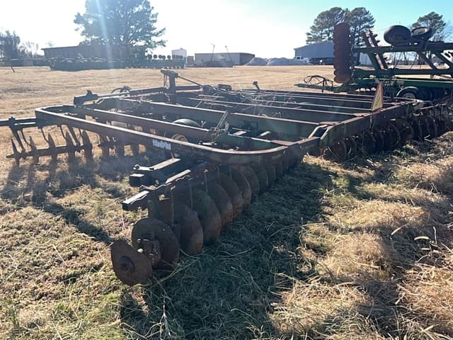 Image of John Deere 235 equipment image 1
