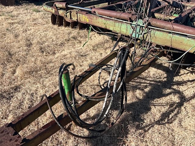 Image of John Deere 235 equipment image 4