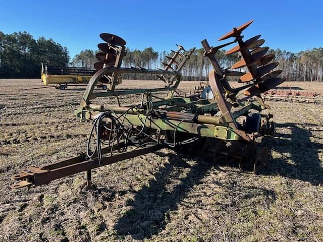 Image of John Deere 235 equipment image 1